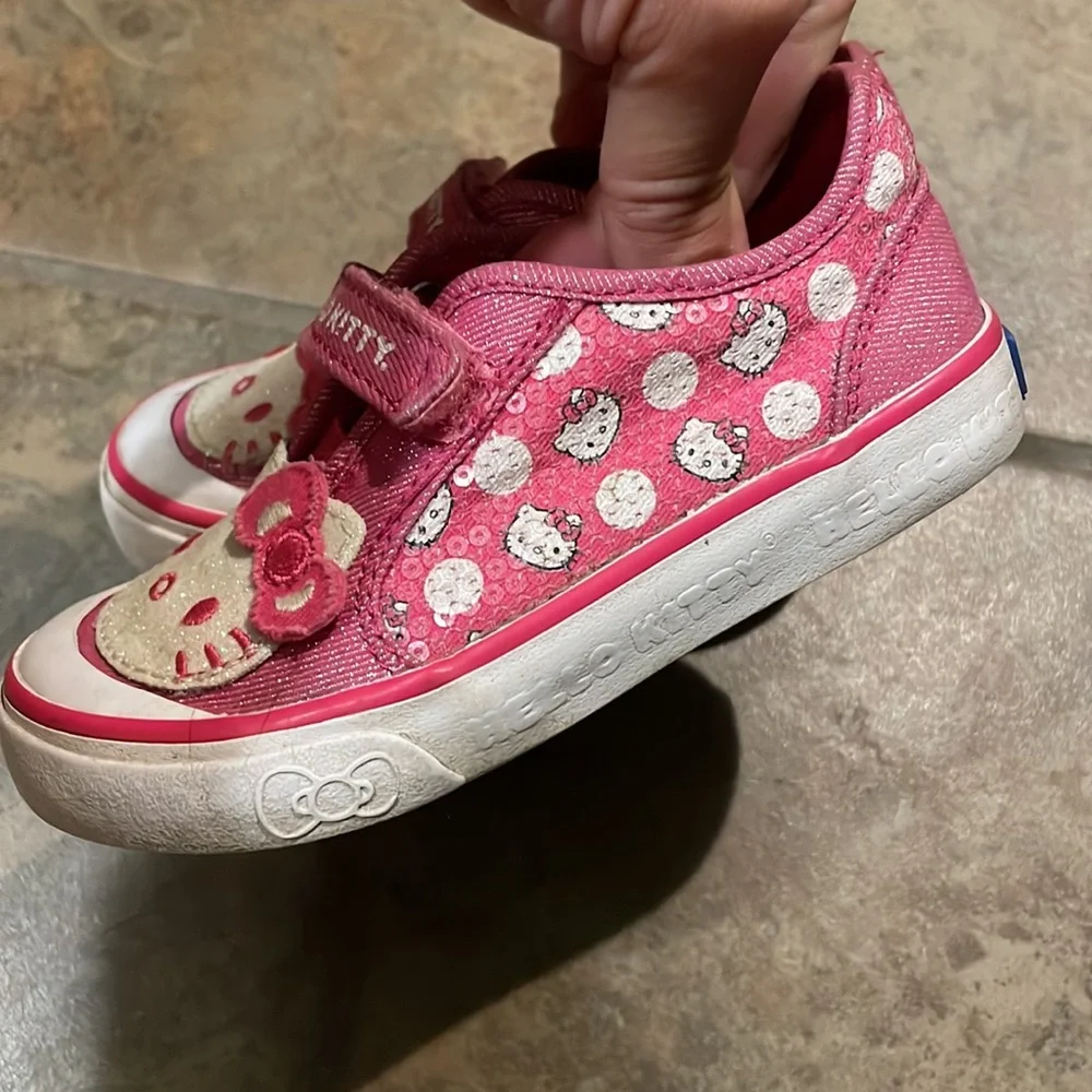 5 for $25🎈Hello kitty keds